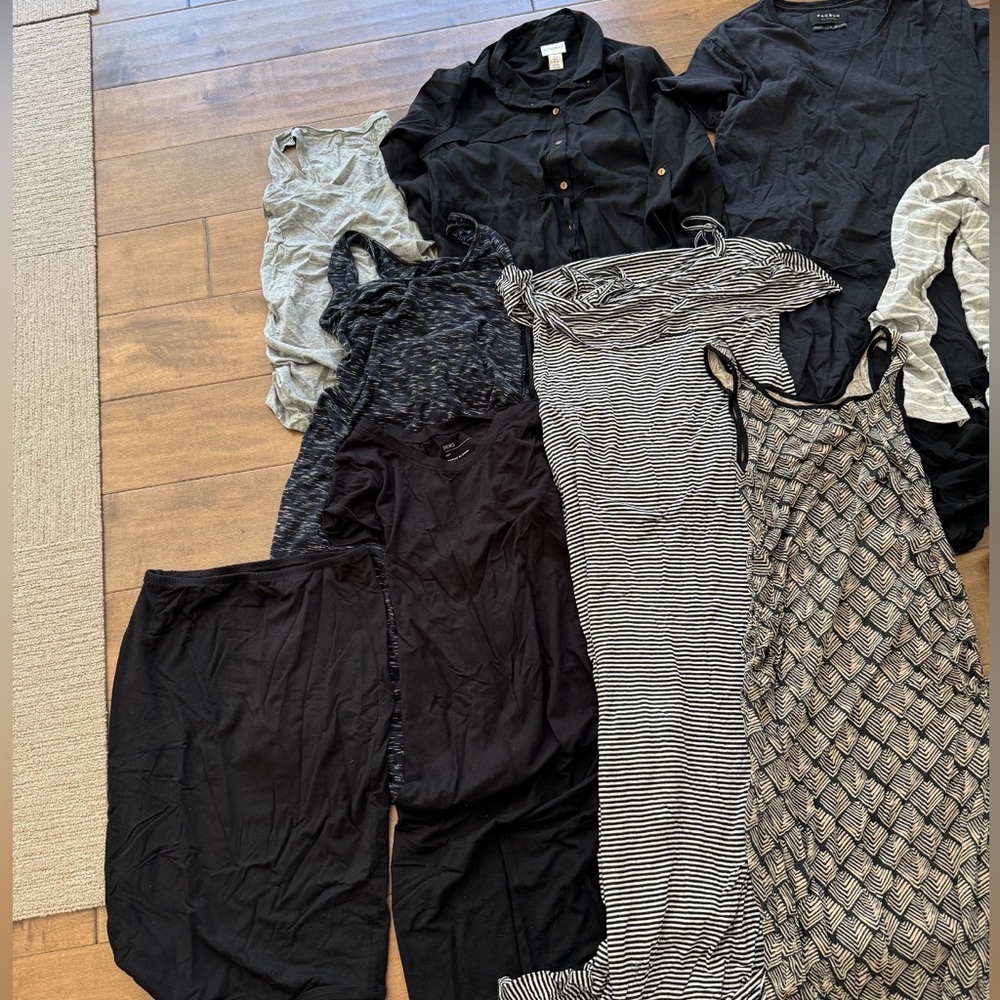 Chic Maternity Collection small Xsmall - Picture 3 of 7